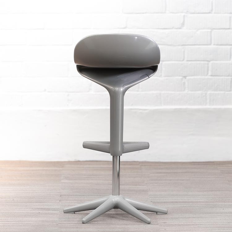 KARTELL Spoon Tabouret de bar pivotant design Antonio Citterio & Toan Nguyen - plastique gris / plastique et métal gris base étoile – Image 6