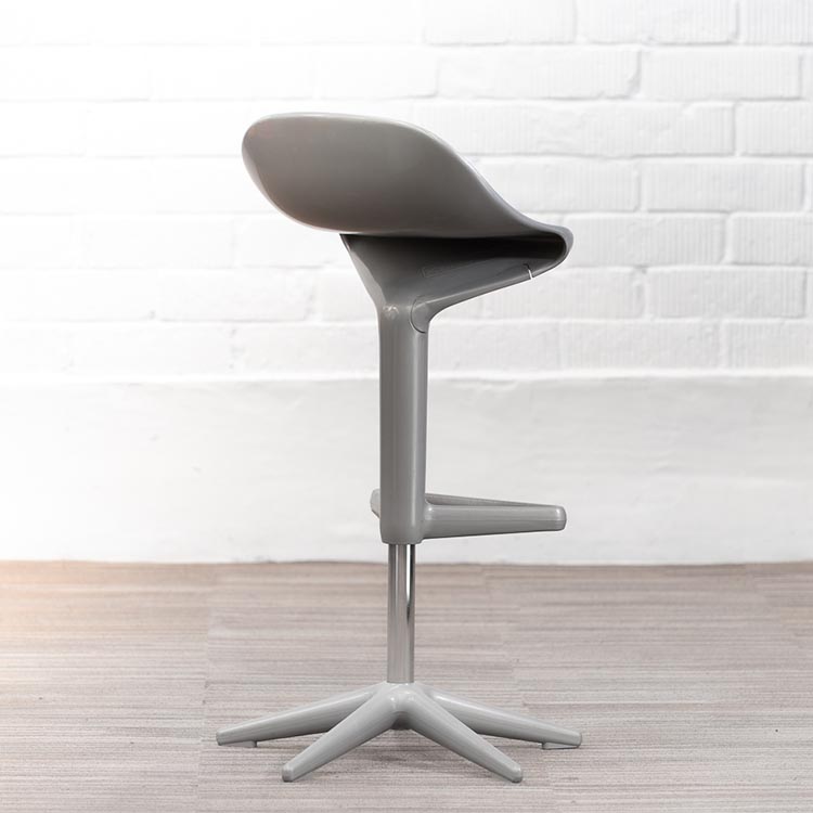 KARTELL Spoon Tabouret de bar pivotant design Antonio Citterio & Toan Nguyen - plastique gris / plastique et métal gris base étoile – Image 7
