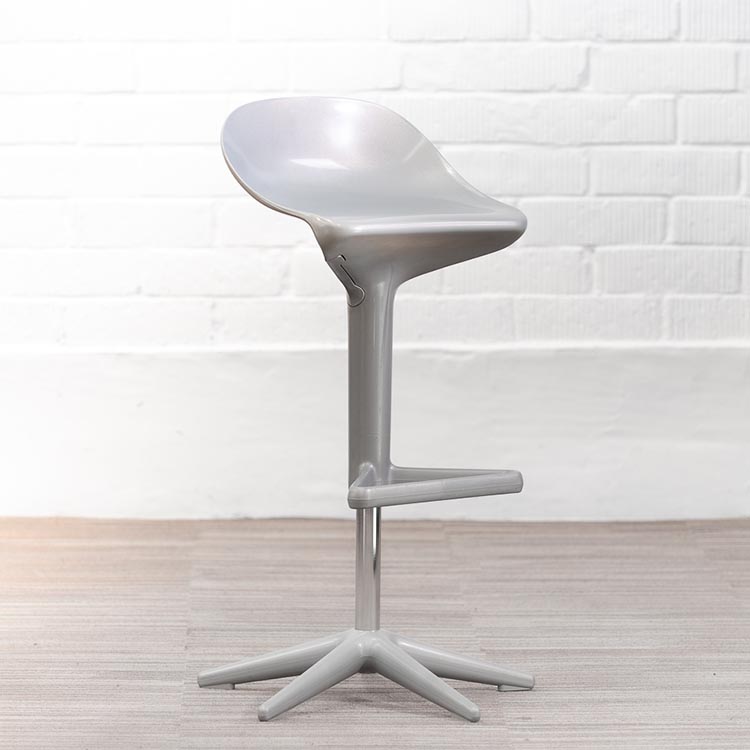 KARTELL Spoon Tabouret de bar pivotant design Antonio Citterio & Toan Nguyen - plastique gris / plastique et métal gris base étoile – Image 9