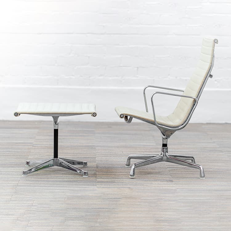 HERMAN MILLER EA116 Ensemble lounge avec repose-pieds design Charles and Ray Eames B72xD65xH95 - sac à dos beige / aluminium poli base étoile – Image 2