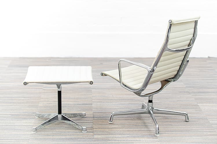 HERMAN MILLER EA116 Ensemble lounge avec repose-pieds design Charles and Ray Eames B72xD65xH95 - sac à dos beige / aluminium poli base étoile – Image 5