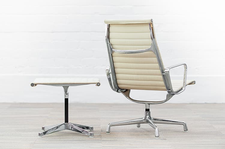 HERMAN MILLER EA116 Ensemble lounge avec repose-pieds design Charles and Ray Eames B72xD65xH95 - sac à dos beige / aluminium poli base étoile – Image 7