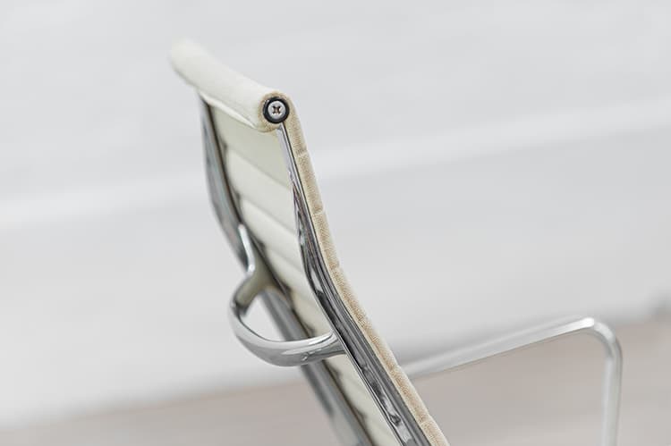 HERMAN MILLER EA116 Ensemble lounge avec repose-pieds design Charles and Ray Eames B72xD65xH95 - sac à dos beige / aluminium poli base étoile – Image 10