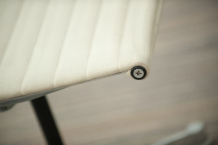 HERMAN MILLER EA116 Ensemble lounge avec repose-pieds design Charles and Ray Eames B72xD65xH95 - sac à dos beige / aluminium poli base étoile – Image 12