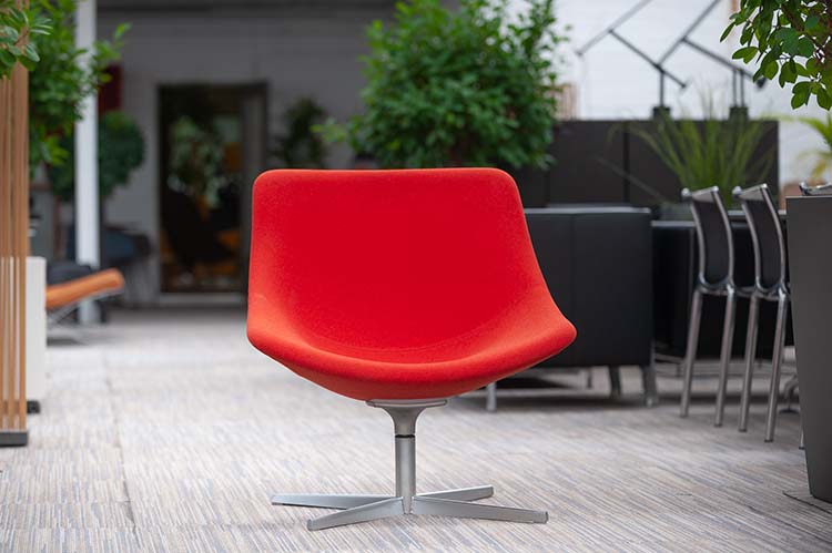 LAPALMA AUKI S113 Chaise lounge design Hee Welling - tissu orange / aluminium base étoile – Image 20