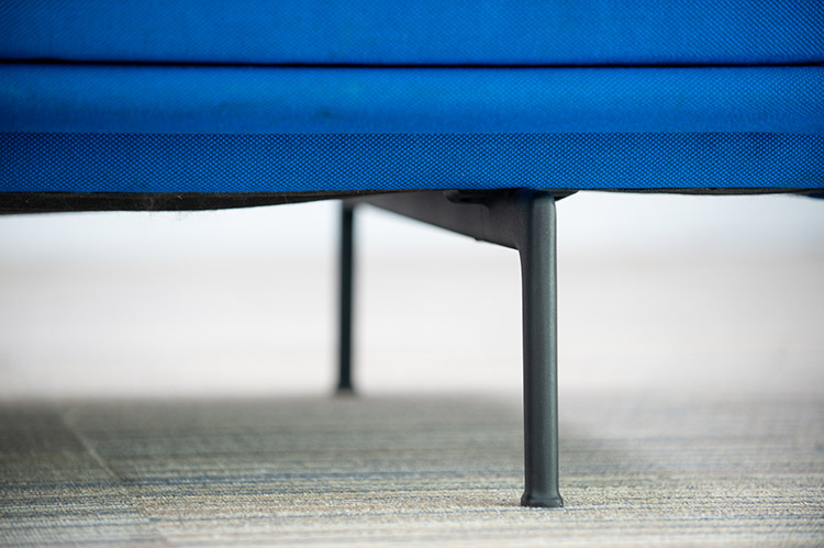 MUUTO Outline Remix 163 Sofa Zitbank 3-zit design Anderssen & Voll B170xD84xH71 - blauw stof / alu zwart vierpoot - Afbeelding 10