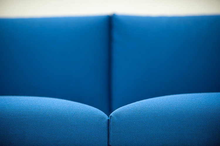 MUUTO Outline Remix 163 Sofa Zitbank 3-zit design Anderssen & Voll B170xD84xH71 - blauw stof / alu zwart vierpoot - Afbeelding 11