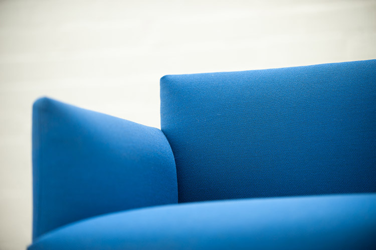 MUUTO Outline Remix 163 Sofa Zitbank 3-zit design Anderssen & Voll B170xD84xH71 - blauw stof / alu zwart vierpoot - Afbeelding 12