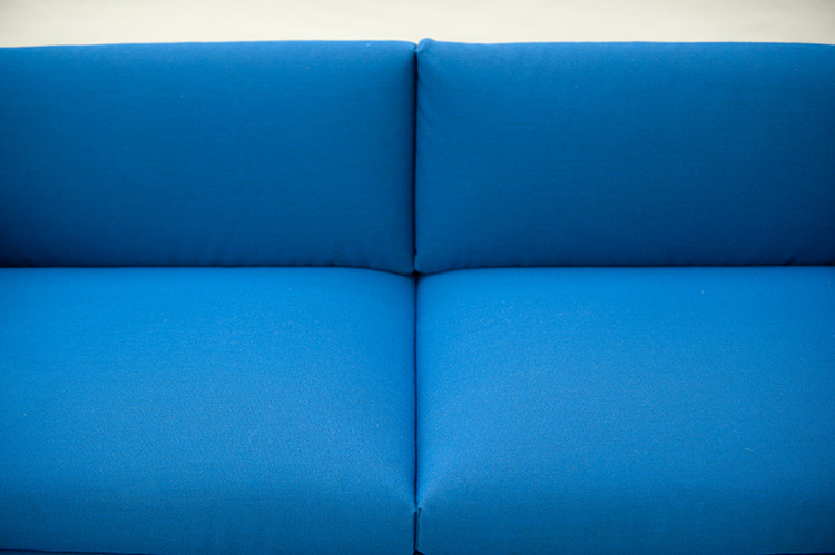 MUUTO Outline Remix 163 Sofa Zitbank 3-zit design Anderssen & Voll B170xD84xH71 - blauw stof / alu zwart vierpoot - Afbeelding 13