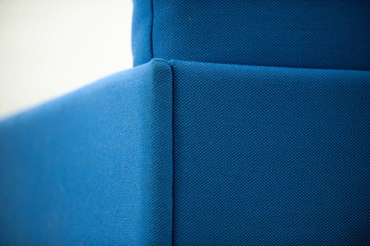 MUUTO Outline Remix 163 Sofa Zitbank 3-zit design Anderssen & Voll B170xD84xH71 - blauw stof / alu zwart vierpoot - Afbeelding 17