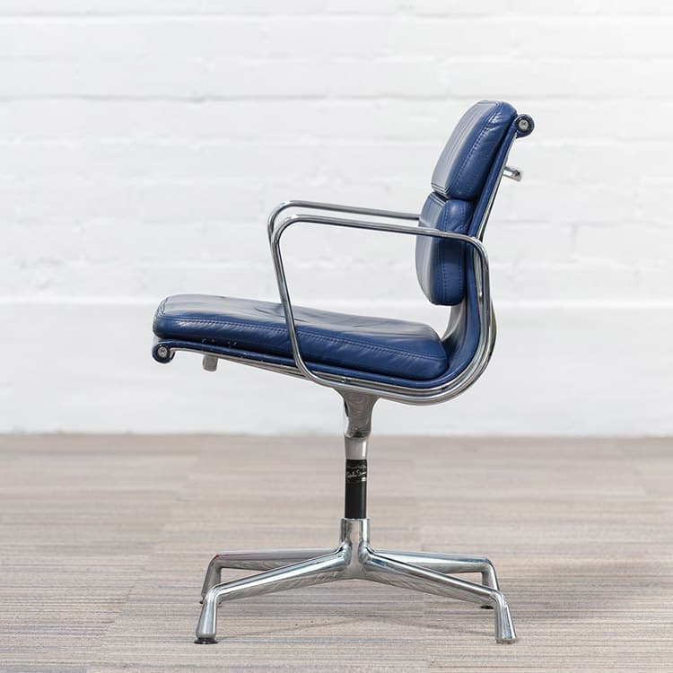 VITRA EA208 soft pad Vergaderstoel design Charles and Ray Eames - blauw leder / chrome sterpoot - Afbeelding 4