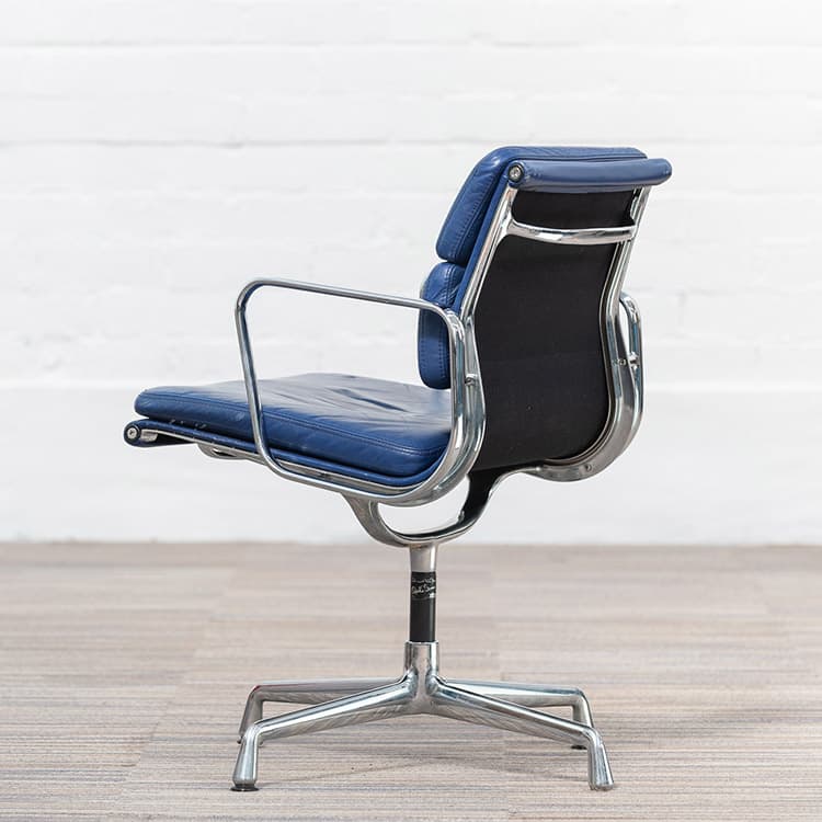 VITRA EA208 soft pad Vergaderstoel design Charles and Ray Eames - blauw leder / chrome sterpoot - Afbeelding 5