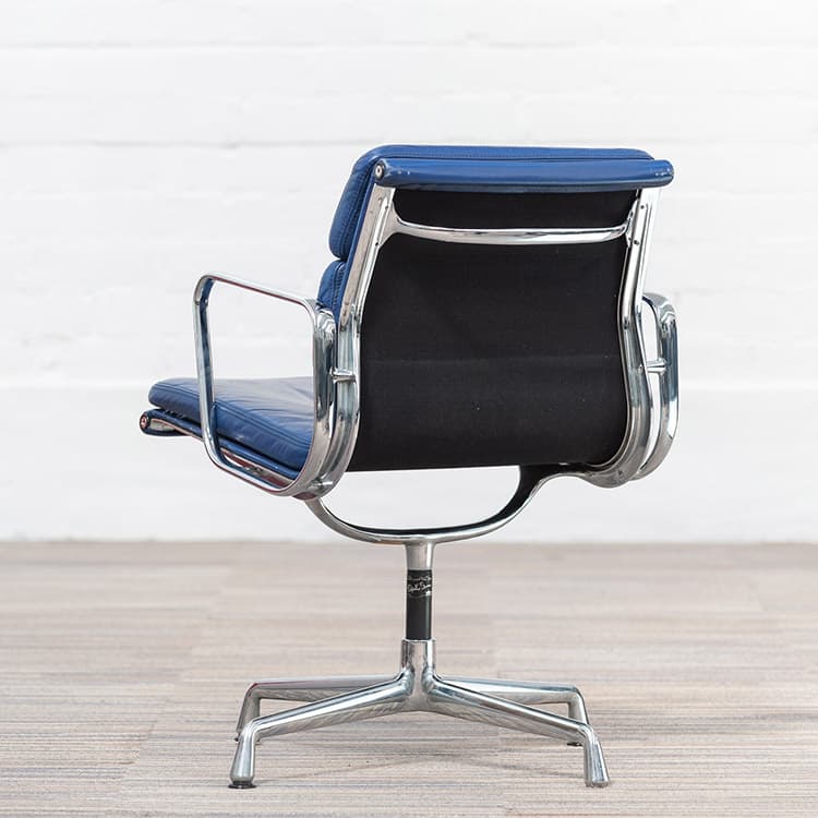 VITRA EA208 soft pad Vergaderstoel design Charles and Ray Eames - blauw leder / chrome sterpoot - Afbeelding 6