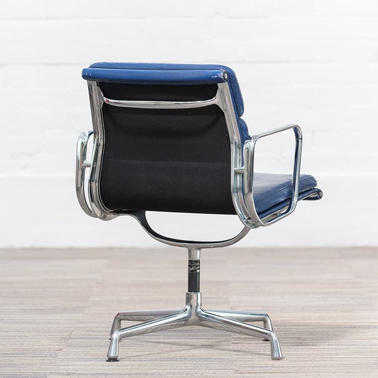 VITRA EA208 soft pad Vergaderstoel design Charles and Ray Eames - blauw leder / chrome sterpoot - Afbeelding 8