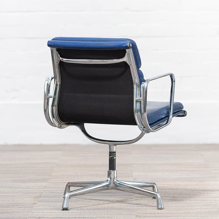 VITRA EA208 soft pad Vergaderstoel design Charles and Ray Eames - blauw leder / chrome sterpoot - Afbeelding 9