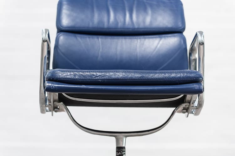 VITRA EA208 soft pad Vergaderstoel design Charles and Ray Eames - blauw leder / chrome sterpoot - Afbeelding 13
