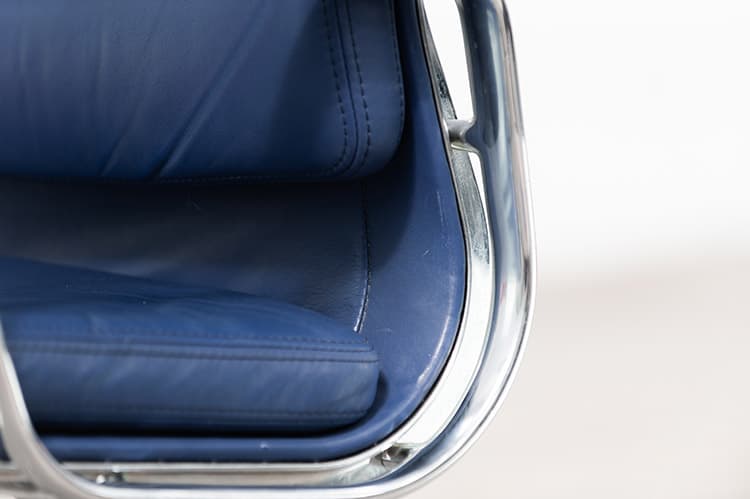 VITRA EA208 soft pad Vergaderstoel design Charles and Ray Eames - blauw leder / chrome sterpoot - Afbeelding 17