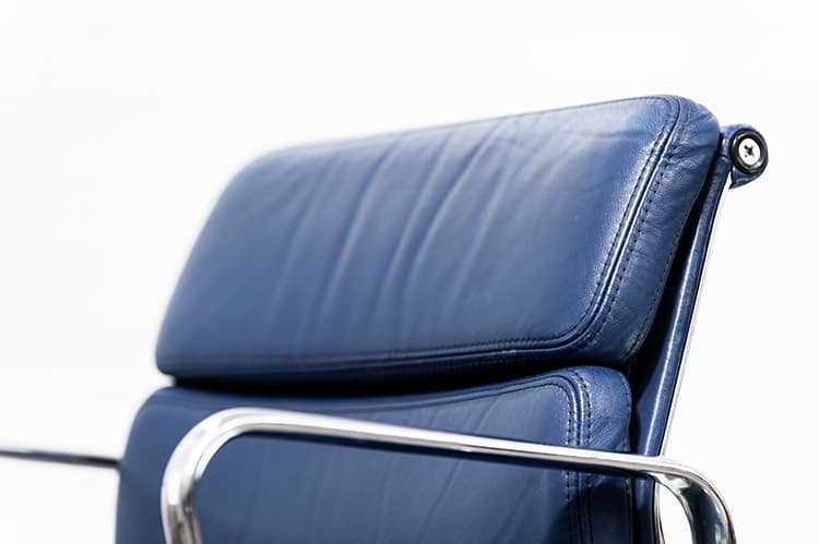VITRA EA208 soft pad Vergaderstoel design Charles and Ray Eames - blauw leder / chrome sterpoot - Afbeelding 18
