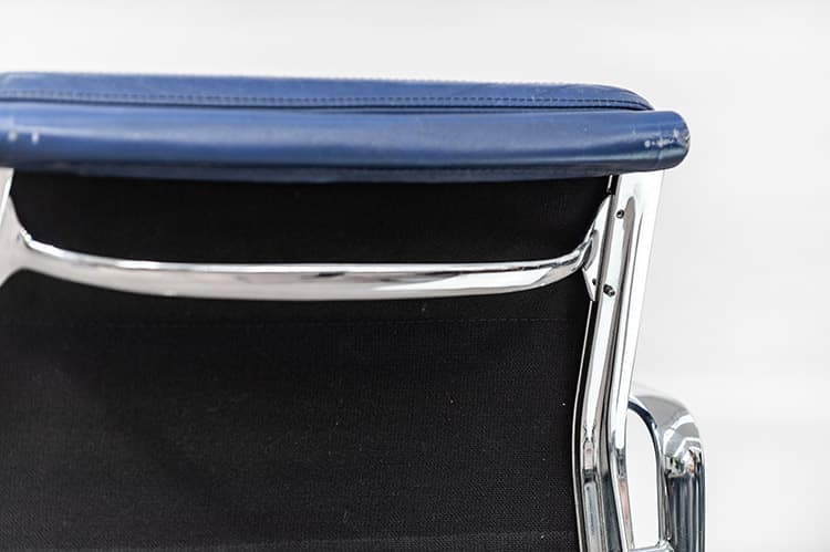 VITRA EA208 soft pad Vergaderstoel design Charles and Ray Eames - blauw leder / chrome sterpoot - Afbeelding 19