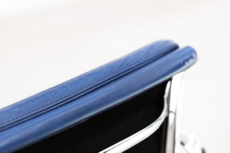 VITRA EA208 soft pad Vergaderstoel design Charles and Ray Eames - blauw leder / chrome sterpoot - Afbeelding 20