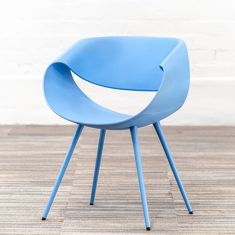 ZÜCO Little Perillo Chaise d’accueil design Martin Ballendat - plastique bleu / quatre pieds – Image 2