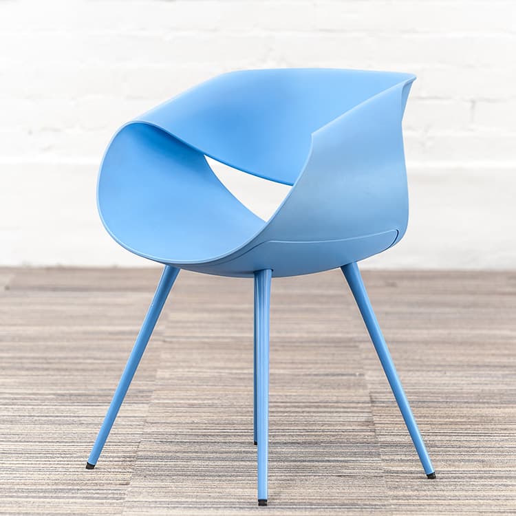 ZÜCO Little Perillo Chaise d’accueil design Martin Ballendat - plastique bleu / quatre pieds – Image 3