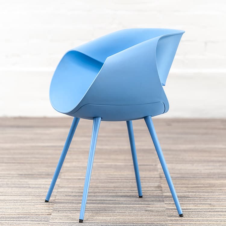 ZÜCO Little Perillo Chaise d’accueil design Martin Ballendat - plastique bleu / quatre pieds – Image 4