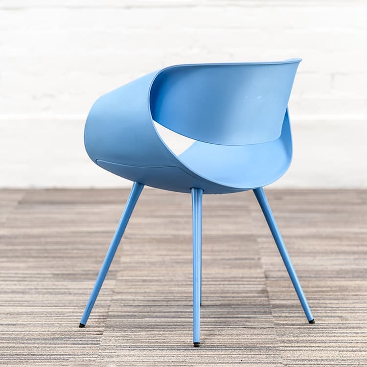 ZÜCO Little Perillo Chaise d’accueil design Martin Ballendat - plastique bleu / quatre pieds – Image 7