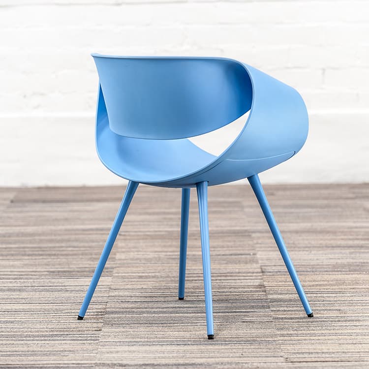 ZÜCO Little Perillo Chaise d’accueil design Martin Ballendat - plastique bleu / quatre pieds – Image 11