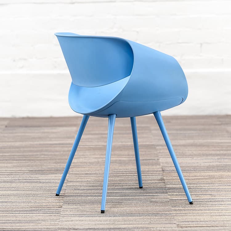ZÜCO Little Perillo Chaise d’accueil design Martin Ballendat - plastique bleu / quatre pieds – Image 12