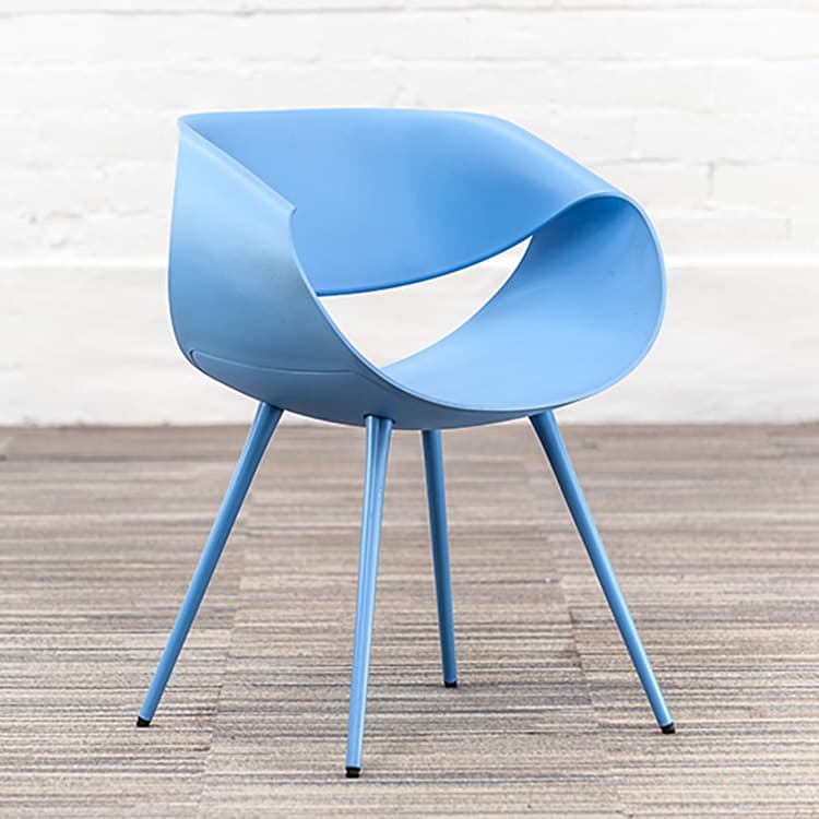ZÜCO Little Perillo Chaise d’accueil design Martin Ballendat - plastique bleu / quatre pieds – Image 14