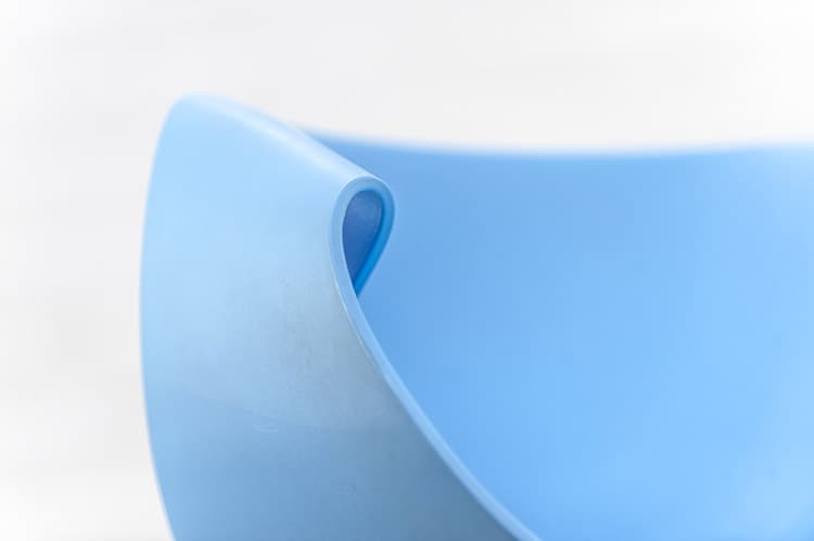 ZÜCO Little Perillo Chaise d’accueil design Martin Ballendat - plastique bleu / quatre pieds – Image 20