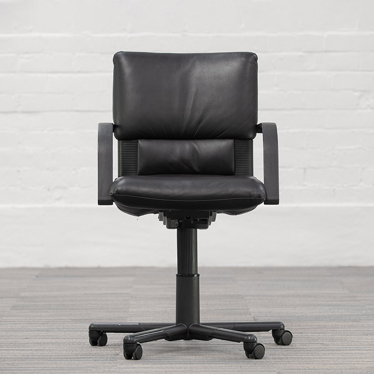 VITRA Figura Bureaustoel design Mario Bellini - zwart leer / zwart metaal kruisvoet