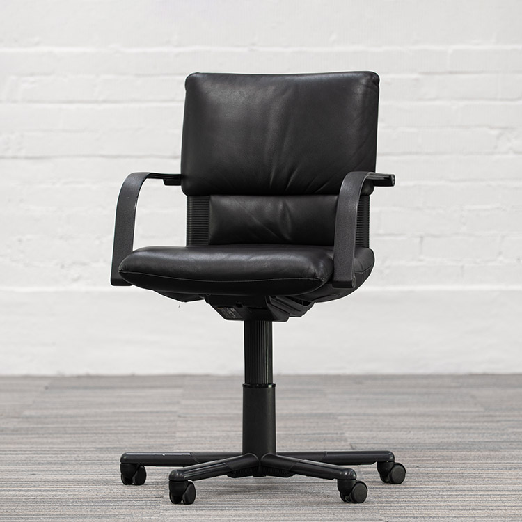 VITRA Figura Bureaustoel design Mario Bellini - zwart leer / zwart metaal kruisvoet - Afbeelding 2