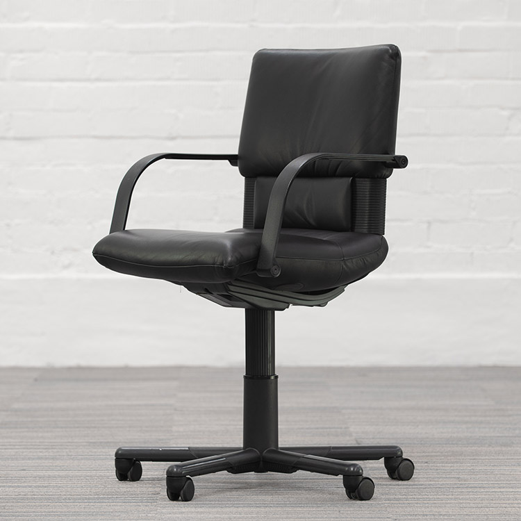 VITRA Figura Bureaustoel design Mario Bellini - zwart leer / zwart metaal kruisvoet - Afbeelding 3