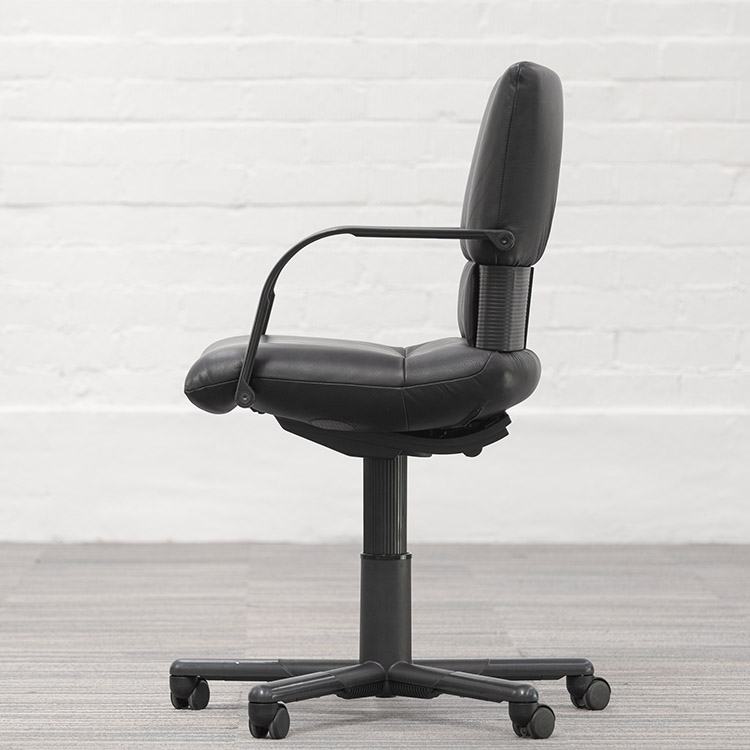VITRA Figura Bureaustoel design Mario Bellini - zwart leer / zwart metaal kruisvoet - Afbeelding 5