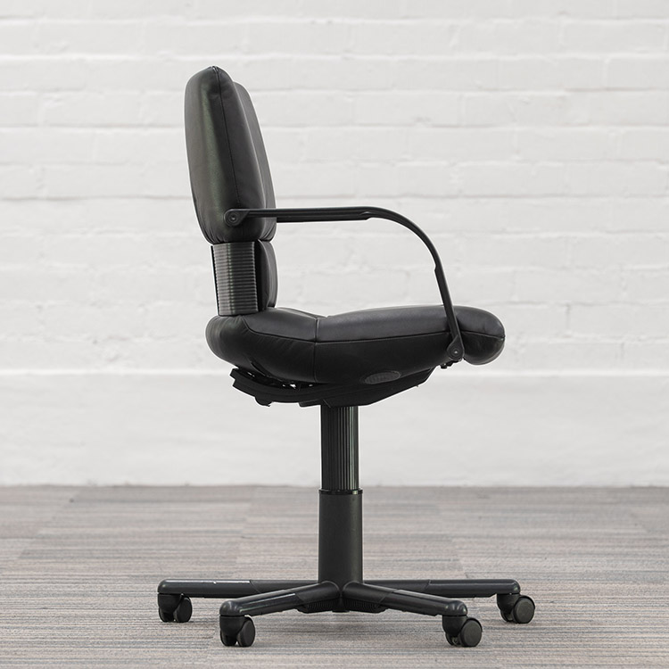VITRA Figura Bureaustoel design Mario Bellini - zwart leer / zwart metaal kruisvoet - Afbeelding 11