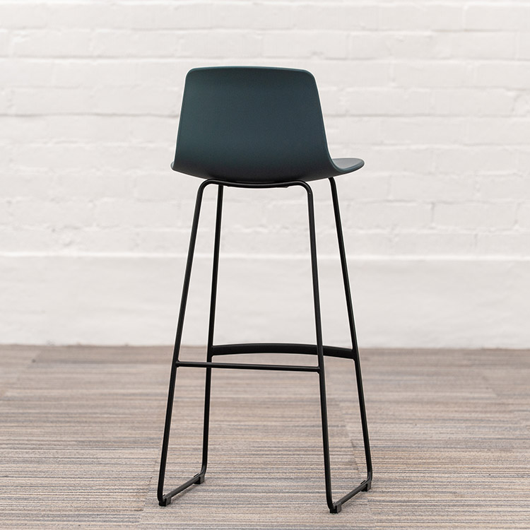 ENEA Lottus High Sledge Tabouret de bar design Lievore Altherr Molina - plastique bleu foncé / acier noir piètement traîneau – Image 8