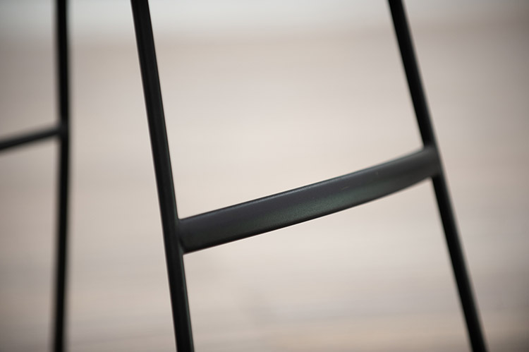 ENEA Lottus High Sledge Tabouret de bar design Lievore Altherr Molina - plastique bleu foncé / acier noir piètement traîneau – Image 14