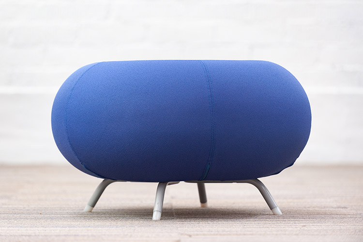 ALLERMUIR Pebble A620 Scalloped Stool Poef B68xL68xH43 - blauw stof / grijs metaal vierpoot - Afbeelding 4