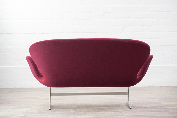 FRITZ HANSEN Swan Sofa Settee 2-Seater Bench design Arne Jacobsen B143xD63xH77 - burgundy fabric / grey metal - Image 6
