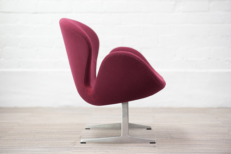 FRITZ HANSEN Swan Sofa Settee 2-Seater Bench design Arne Jacobsen B143xD63xH77 - burgundy fabric / grey metal - Image 8