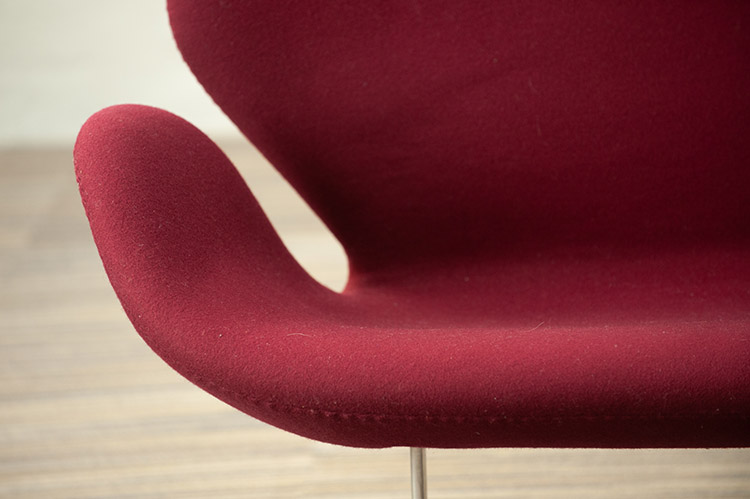 FRITZ HANSEN Swan Sofa Settee 2-Seater Bench design Arne Jacobsen B143xD63xH77 - burgundy fabric / grey metal - Image 15