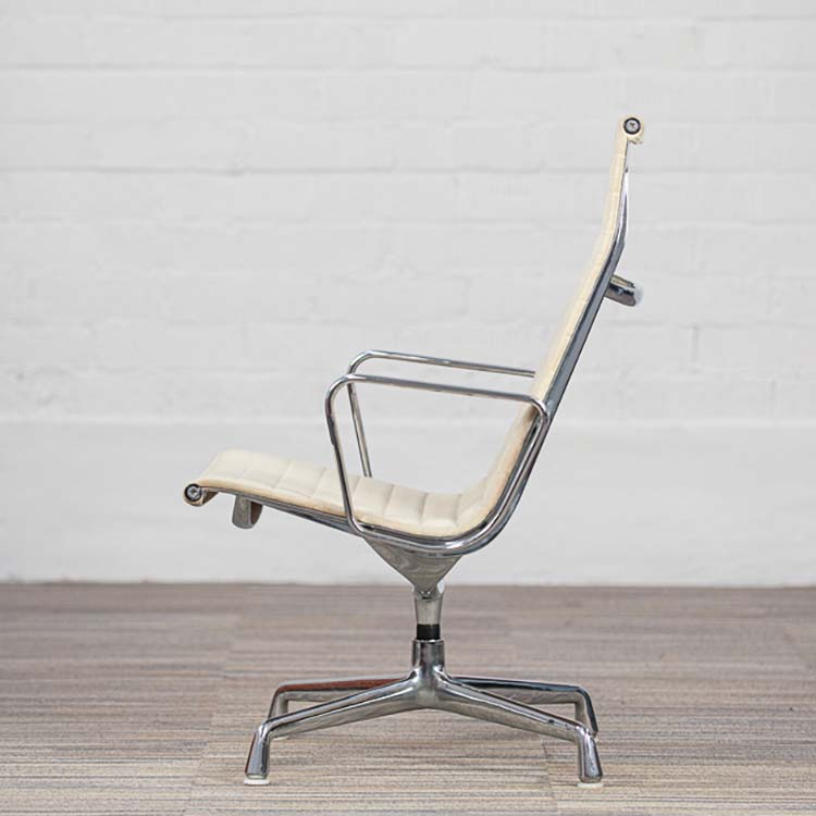 HERMAN MILLER EA116 Fauteuil de direction vintage années 1970 design Charles and Ray Eames - tissu beige / chrome base étoile – Image 4