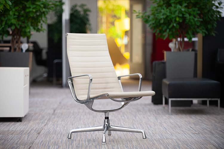 HERMAN MILLER EA116 Fauteuil de direction vintage années 1970 design Charles and Ray Eames - tissu beige / chrome base étoile – Image 26