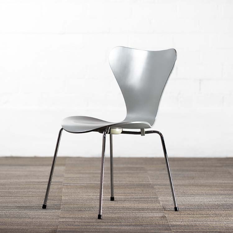 FRITZ HANSEN Series 7 Reception Chair design Arne Jacobsen stackable - gray wood / chrome four-leg - Image 4