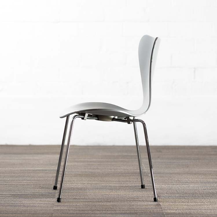 FRITZ HANSEN Series 7 Reception Chair design Arne Jacobsen stackable - gray wood / chrome four-leg - Image 5