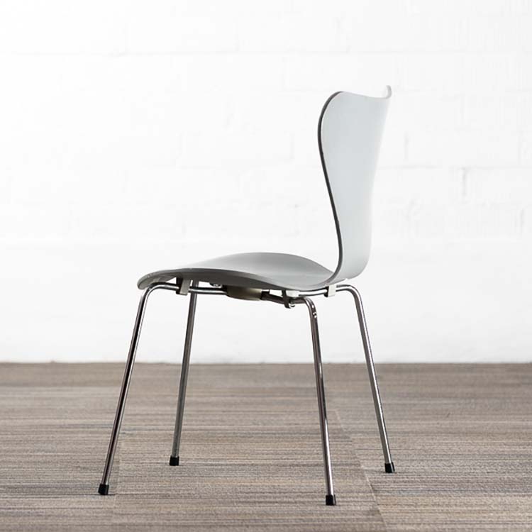 FRITZ HANSEN Series 7 Reception Chair design Arne Jacobsen stackable - gray wood / chrome four-leg - Image 6