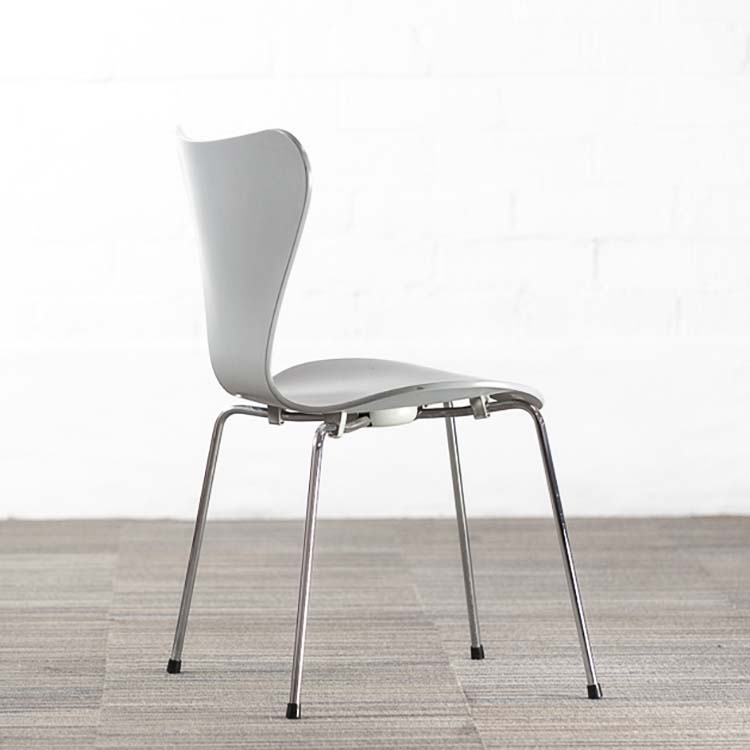 FRITZ HANSEN Series 7 Reception Chair design Arne Jacobsen stackable - gray wood / chrome four-leg - Image 11