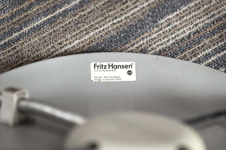 FRITZ HANSEN Series 7 Reception Chair design Arne Jacobsen stackable - gray wood / chrome four-leg - Image 16